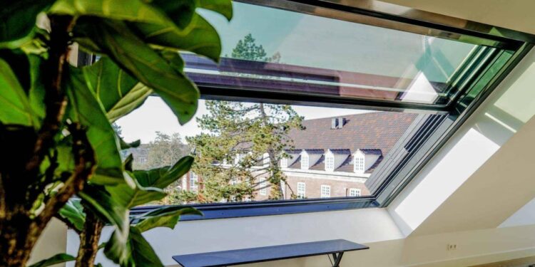 Las ventanas de tejado son un diseño perfecto para decorar los hoteles de Airclos