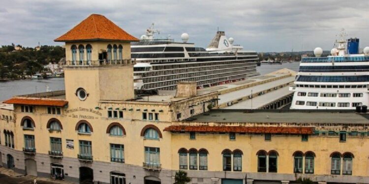 4 navieras de cruceros estadounidenses, multadas por 'tráfico' en Cuba