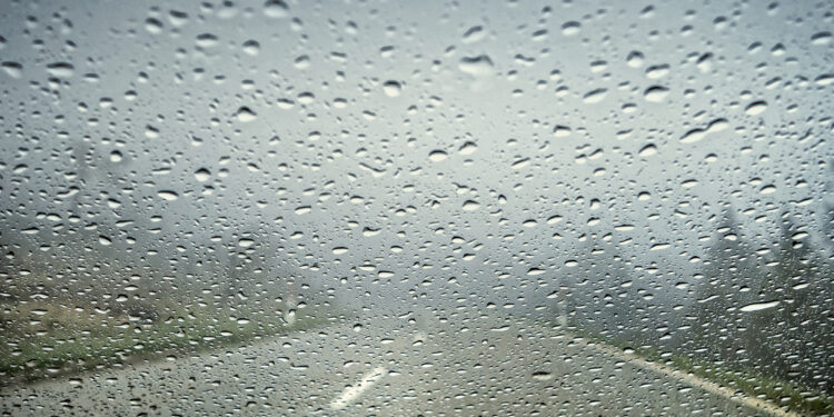 La reducción de la visibilidad con lluvia genera tensión y situaciones de más riesgo si no se conduce con precaución