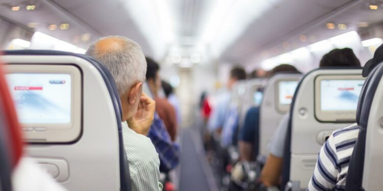 5 efectos en el cuerpo que tienen los viajes en avión que son de larga distancia