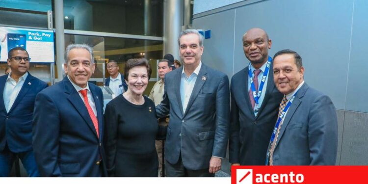 Abinader llega a Miami para asistir a encuentro  de la industria turística