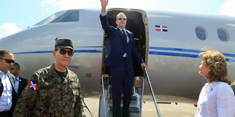 Abinader parte esta noche a Miami; es su segundo viaje de este año