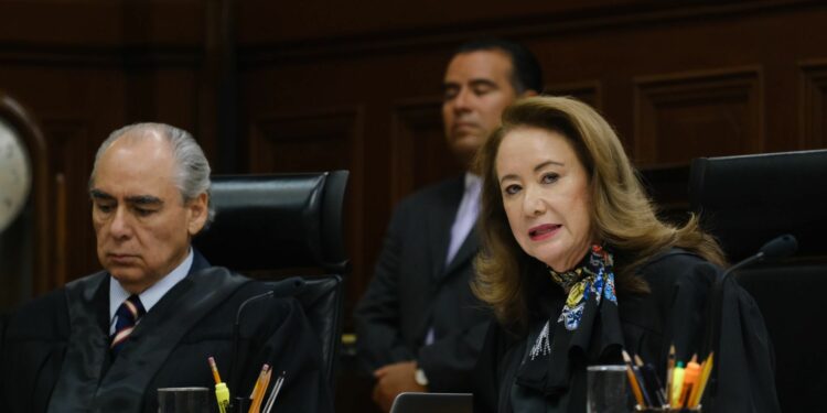 Abogado desmiente a ministra Esquivel sobre plagio de tesis