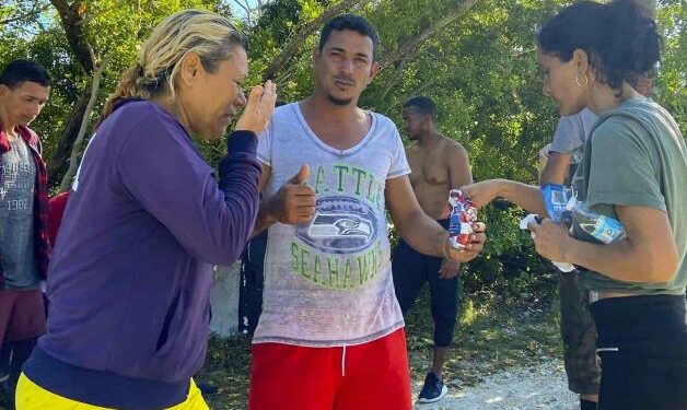 Los cubanos en Florida abruman a autoridades