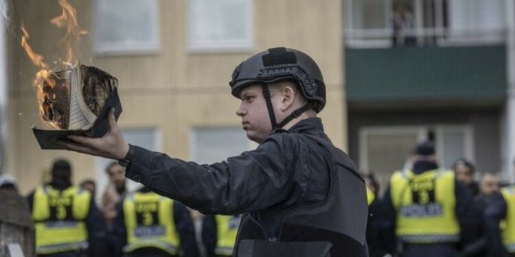 Alertan a turistas a evitar viajes a Europa ante protestas