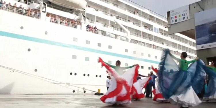 Amadea, el primer crucero europeo en atracar en Venezuela en 15 años