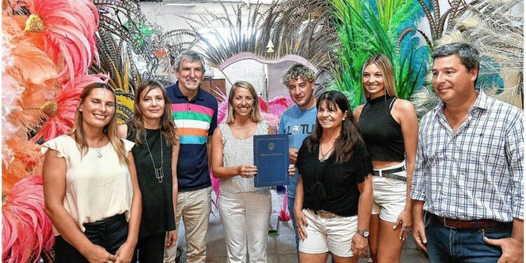 Apoyo oficial a los carnavales como expresión cultural y turística