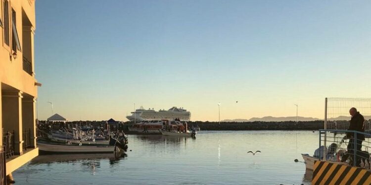 Arriba crucero Crown Princess al puerto de Loreto - El Sudcaliforniano