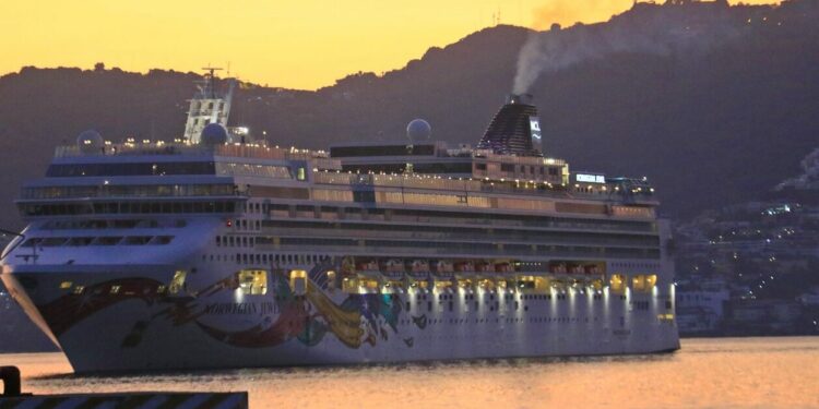 Arriba crucero Norwegian Jewel; el cuarto del año