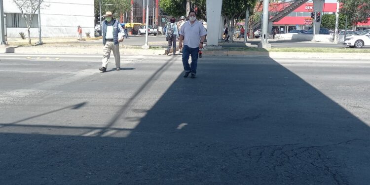 Atienden 3 de los 26 cruces peatonales de alto riesgo en la Capital – Códice Informativo – Historias basadas en datos