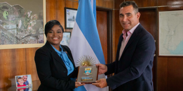Autoridades de Bahamas recibidas por Ministerio de Transporte ⋆ Noticias de Cruceros