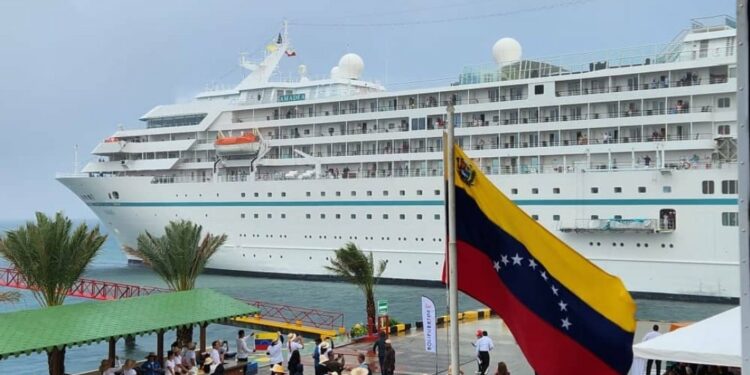 Autoridades venezolanas esperan abrir más puertos para llegada de cruceros al país