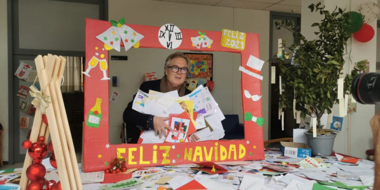 Avalancha de cartas de Navidad en una residencia gallega