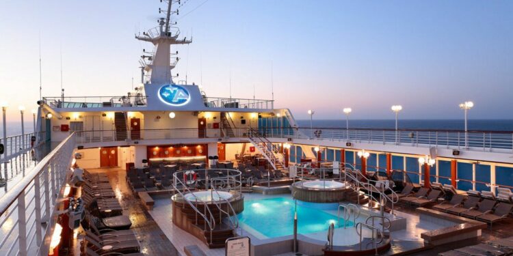 Azmara Pursuit, el crucero para swingers que llegó a Uruguay