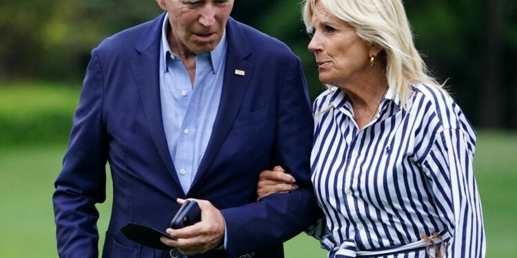Biden a la defensiva tras revelación de más documentos