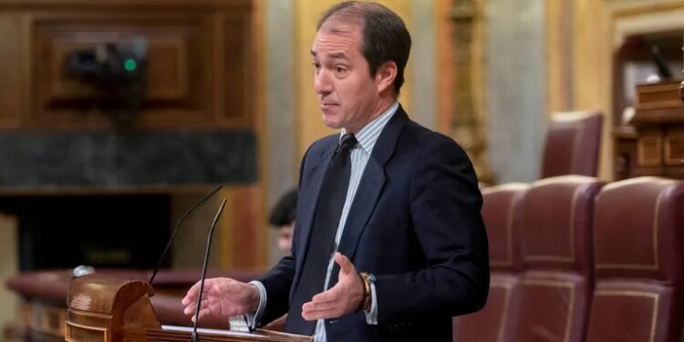 Bolivia se quejará ante España por la "intromisión" de un diputado de Vox de viaje al país para apoyar a un opositor
