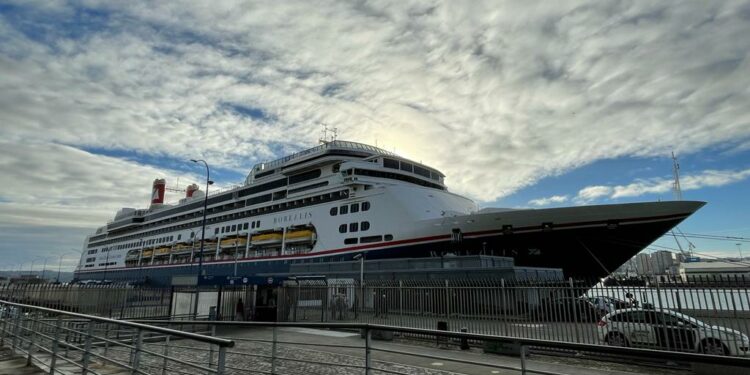 Borealis, el primer crucero que visita A Coruña en 2023