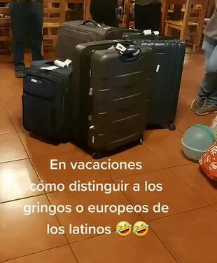 Exhibió como viajan los latinos a diferencia de los europeos y causó risas
