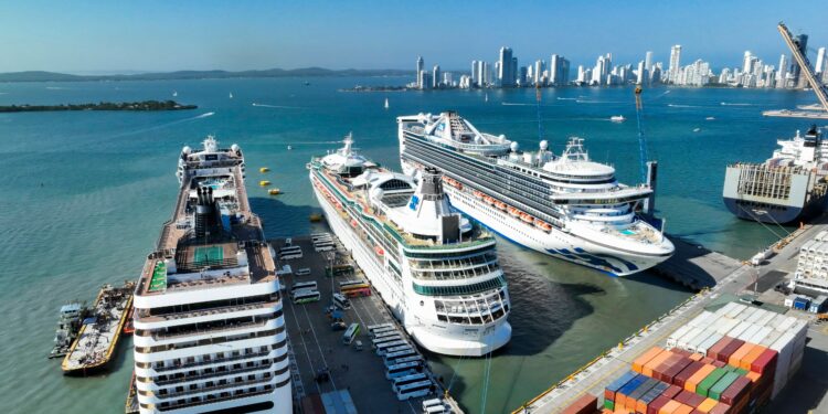 Cartagena recibe cinco cruceros este fin de semana con más de 15 mil turistas