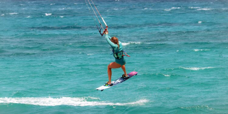 Imagen de archivo referencial. Colombia lanzó su primera Guía de Kitesurf. Pixabay