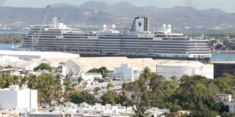 Confirman navieras llegada de cruceros para este martes a Mazatlán