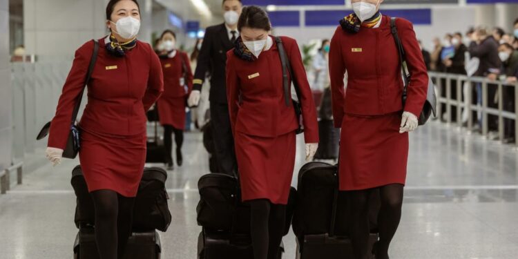 Crece número de desplazamientos en primer día de temporada de viajes en China