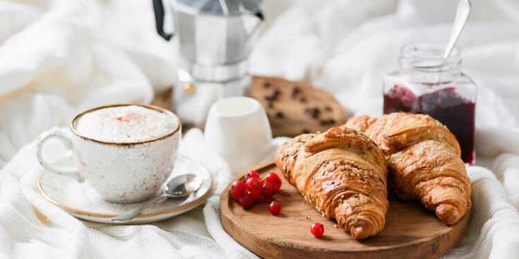 Croissant, el dulce para celebrar la paz que se convirtió en desayuno mundial