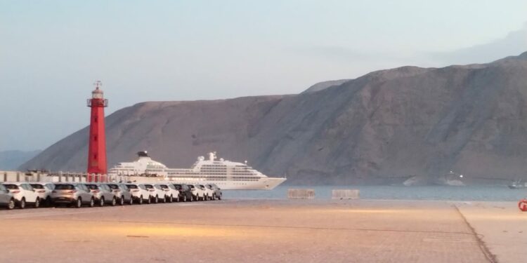 Crucero Seabourn Quest arriba al Puerto de Iquique