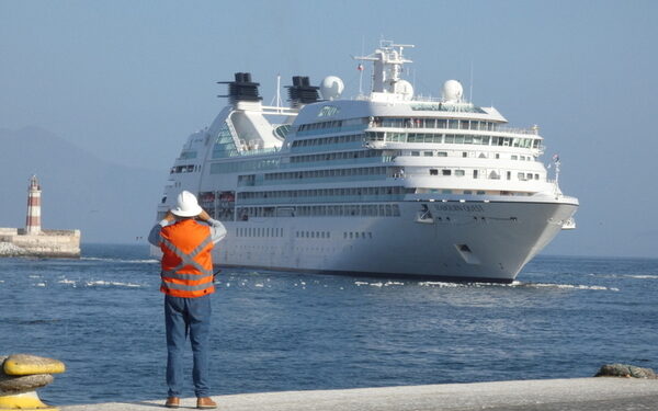 Crucero Seabourn Quest visita Puerto de Antofagasta con 364 pasajeros