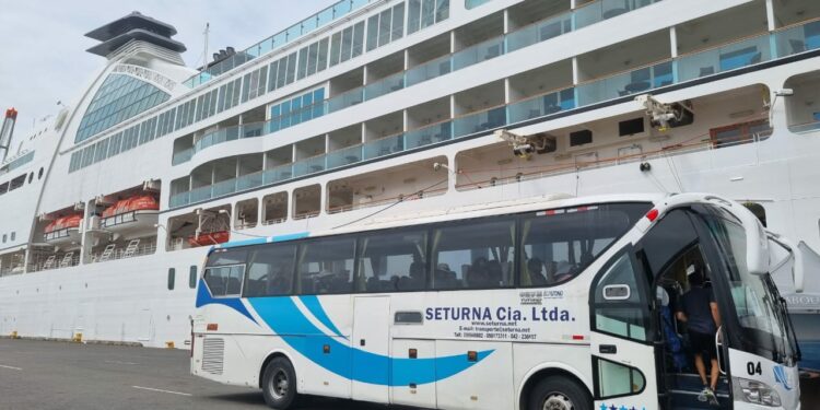 Crucero de Seabourn Cruises visita el Terminal Marítimo de Puerto Bolívar