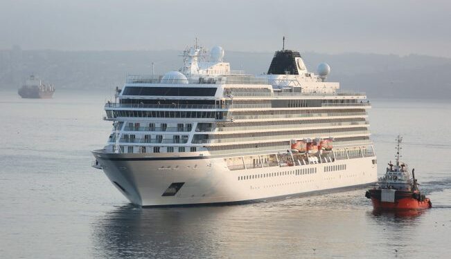Crucero de Viking Cruises opera en Punta Arenas