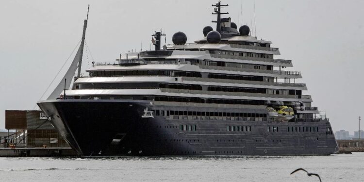 Crucero llegó a Hong Kong después de tres años