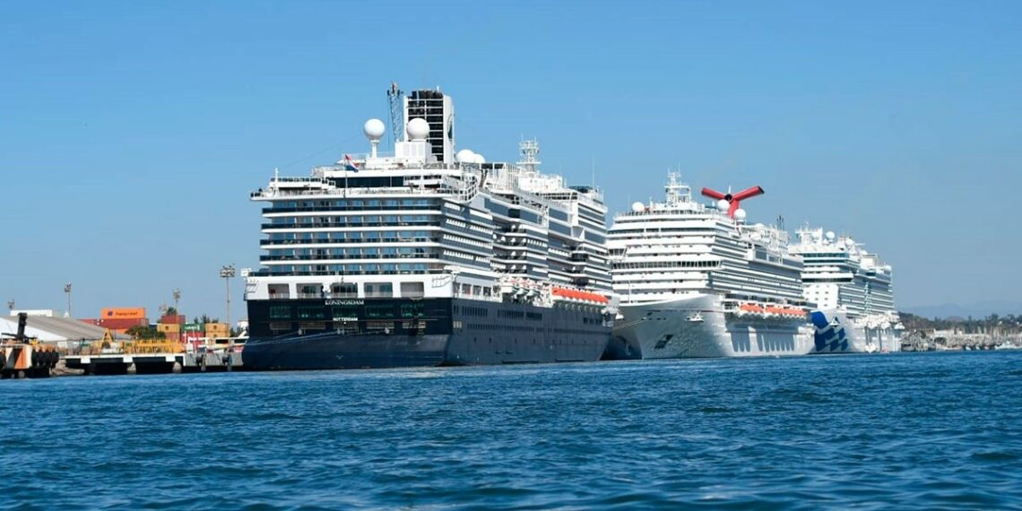 Cruceros activan restaurantes, bares y comercio en Mazatlán