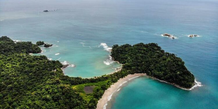 Cruceros ecológicos por Costa Rica y Canarias