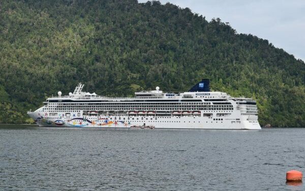 Cruceros operan a la gira en la bahía de Punta Arenas