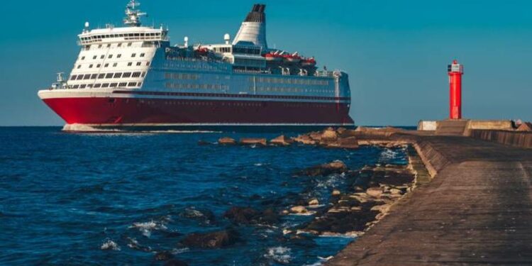 Cuatro navieras son multadas por hacer escalas en Cuba