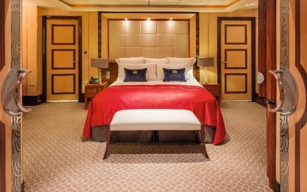 Cunard anuncia oferta Treat Yourself, On Us en una variedad de viajes 2023-2024