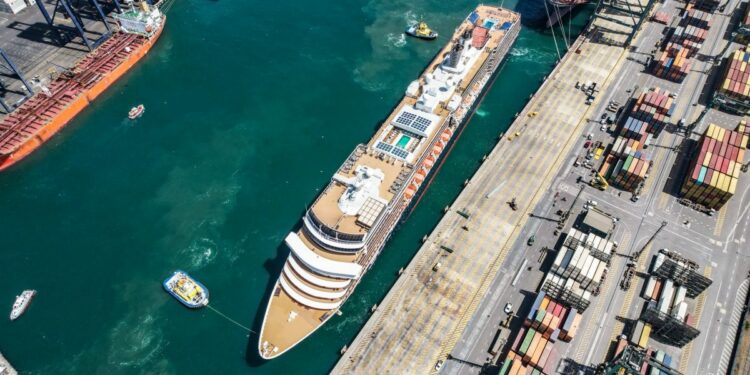 DP World San Antonio atiende al crucero Oosterdam