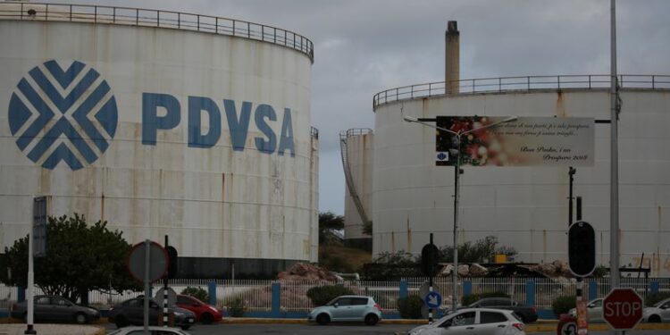 Dictan 18 meses de prisión contra un empresario venezolano vinculado en una trama de corrupción con PDVSA. (REUTERS)