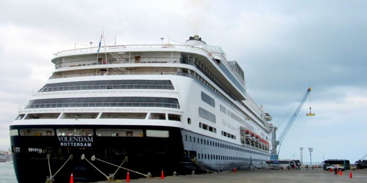 Ecuador: Arriba al Puerto de Manta el primer crucero de 2023