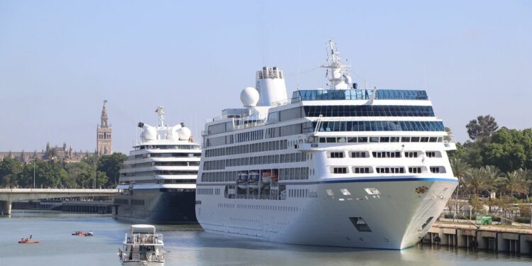El Puerto de Sevilla registró 76 escalas de cruceros y 15.140 pasajeros en 2022
