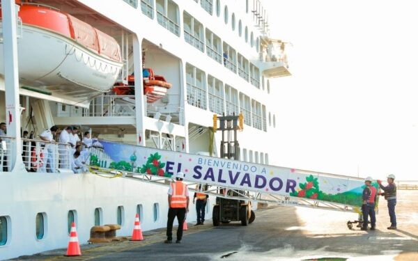 El Salvador: Puerto de Acajutla recibe primer crucero del año