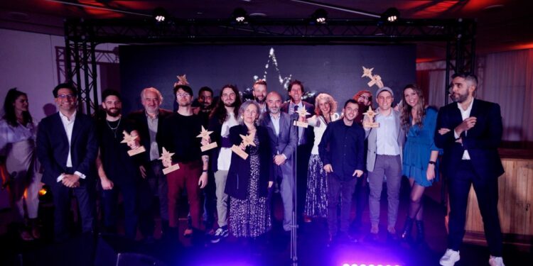 El blog 'Viviendo de viaje', la cuenta de Tik Tok 'Guías Viajar' y Visita Gijón, entre los Premios IATI 2023
