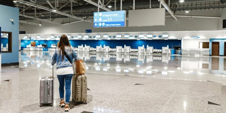 El consumidor debe verificar e informarse sobre cobro de penalidades por cambios de nombres y fechas en viajes