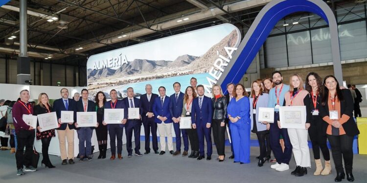 El turismo activo y de experiencias protagonizan la promoción del destino 'Costa de Almería' en Fitur