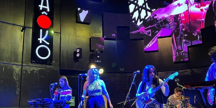 El vuelo a Asturias, un hotel de lujo en la Costa y el GastroRock, las estrellas granadinas de Fitur