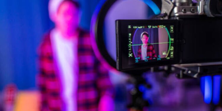 Empresa ofrece empleo a expertos en TikTok, redes sociales y viajes| Telediario México