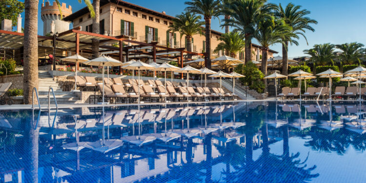 Piscina del Castillo Hotel Son Vida, en Mallorca.
