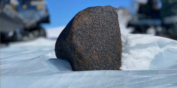 Encuentran cinco meteoritos en la Antártica, incluido uno de 7,6 kg de peso