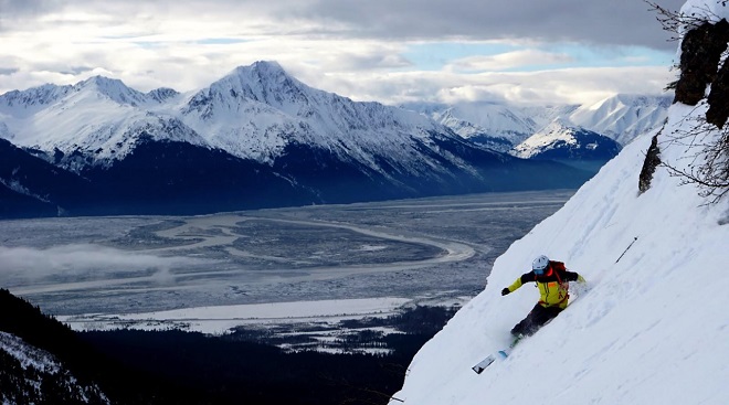 Este cántabro de treinta y pocos es probablemente la persona que estáis buscando si queréis esquiar en Alaska, Canadá, Colorado, Japón, Kirguistán, India o donde nunca os habías imaginado